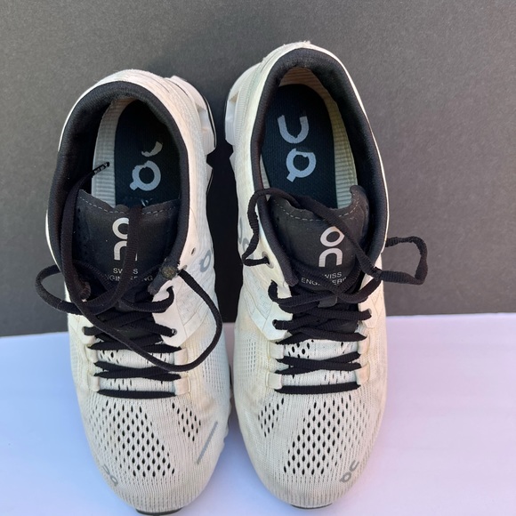 On Running Athletic Shoes in White and Black - Picture 6 of 9